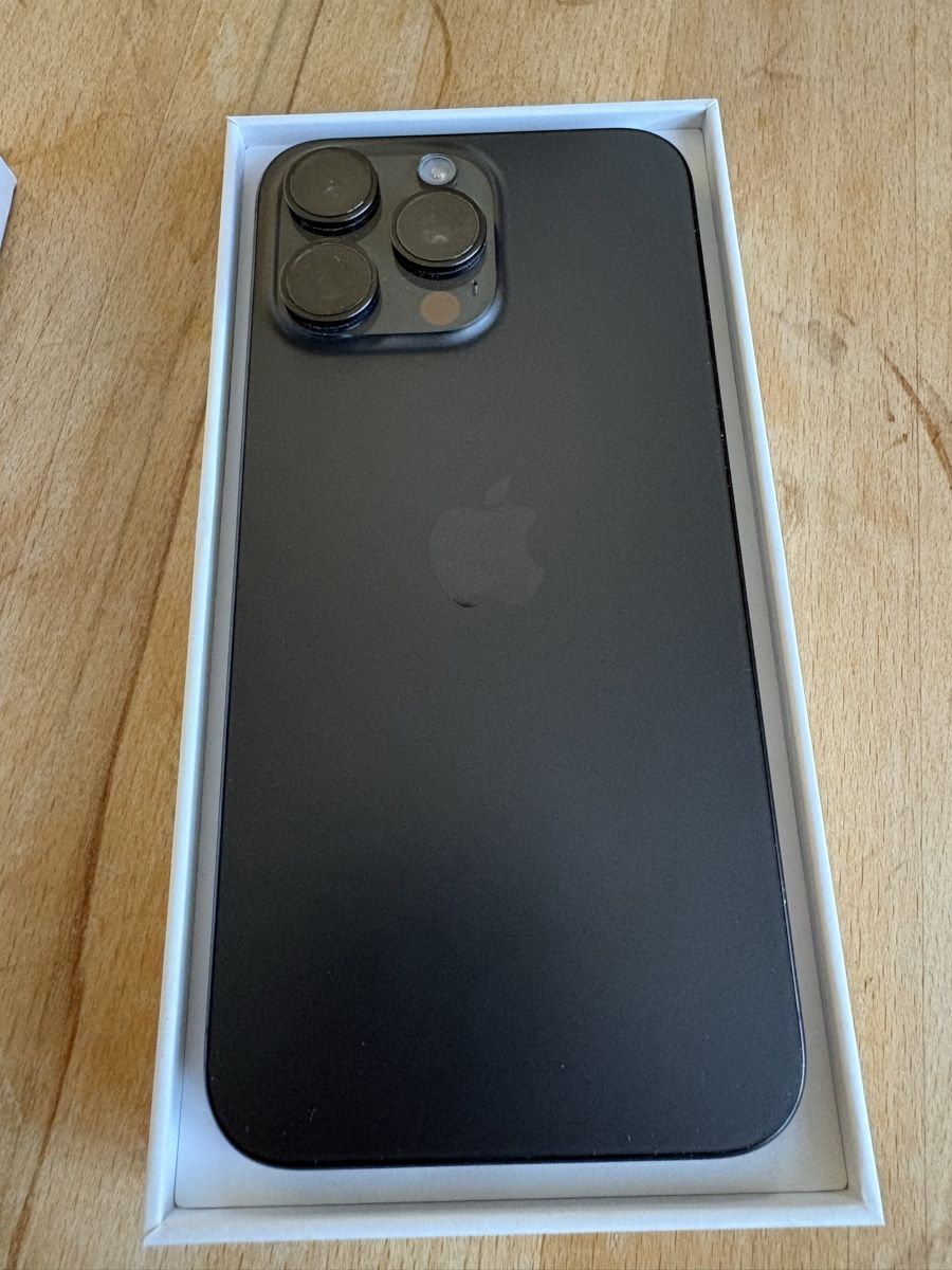Apple Telefoni cellulari / Smartphones: iPhone 15 Pro Max – Usato da Morgarten venduto da Hagli84