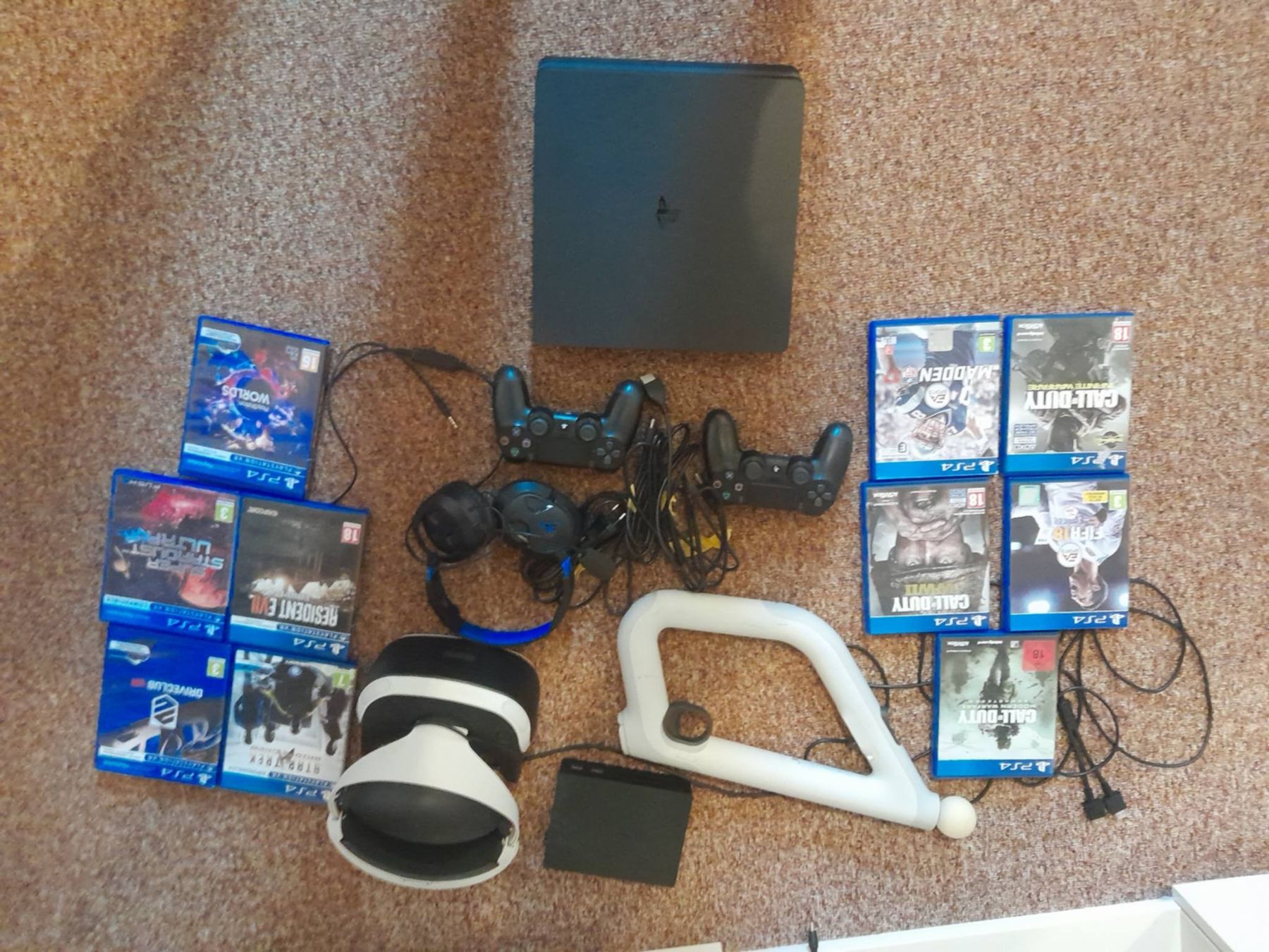 Sony Console: Ps4 komplett-set+VR-Brille+Aim Contrller+2Controller+10Sp+ko – Usato da Tann venduto da Raqueldoo 8