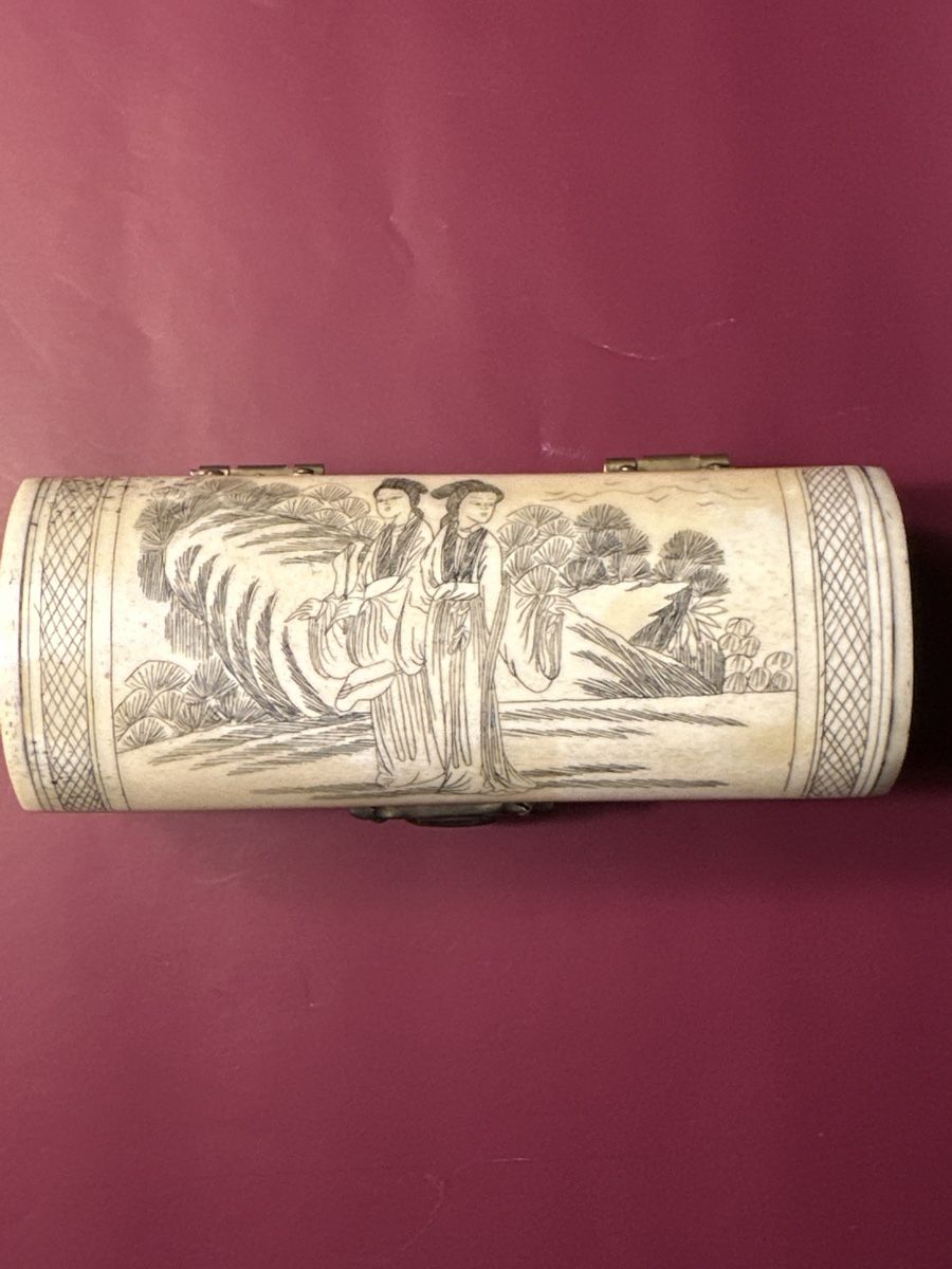 Schmuckkästen: Schatulle mit Gravur – Gebraucht aus Bern von schnupka