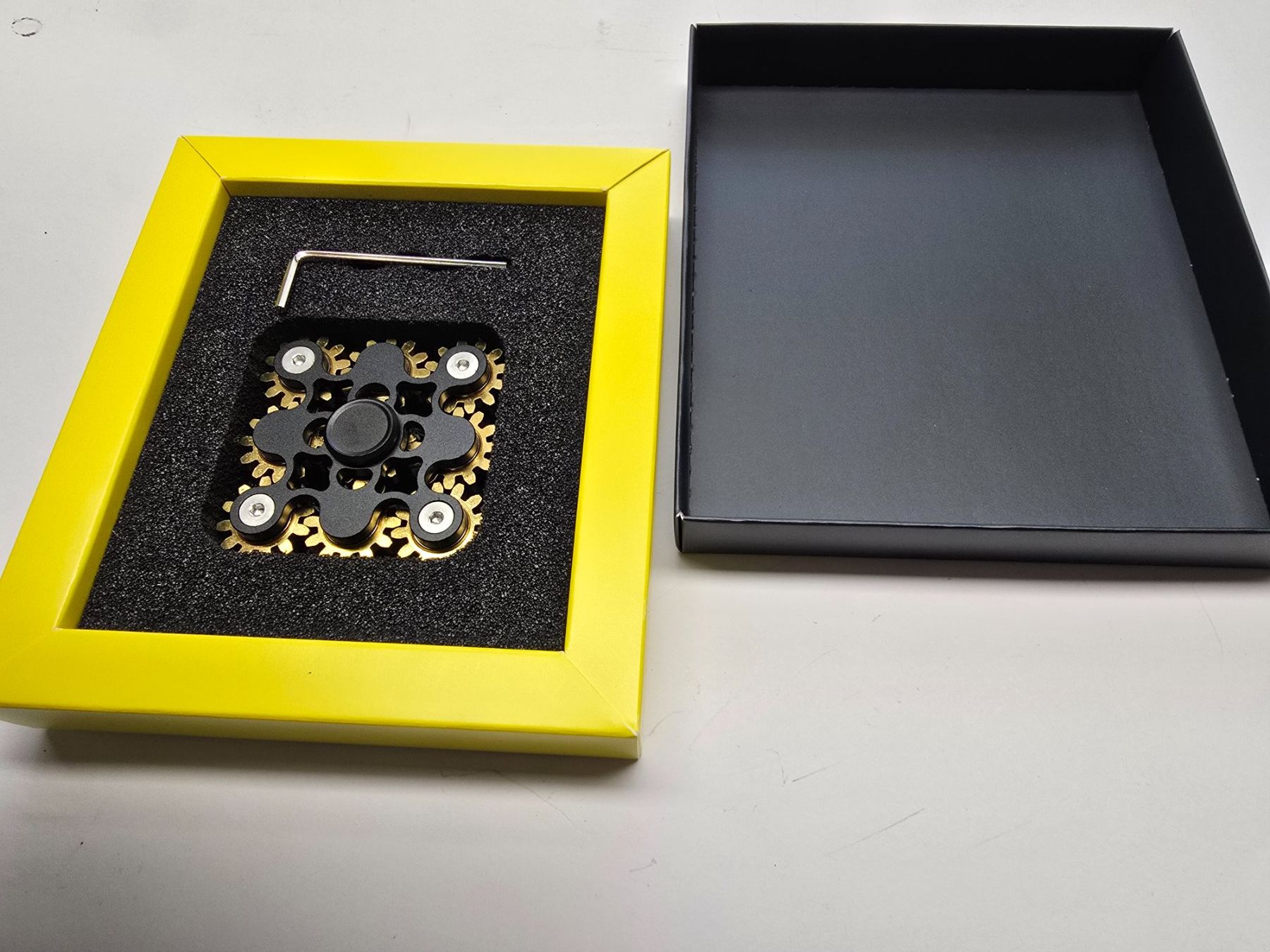 Jouets: Fidget-Spinner mit Messingzahnrädern – Neuf avec emballage d'origine à Balgach par Zwickau01 7
