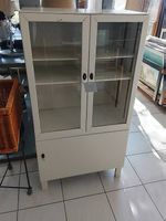 Zierliche Vintage-Vitrine in Weiss