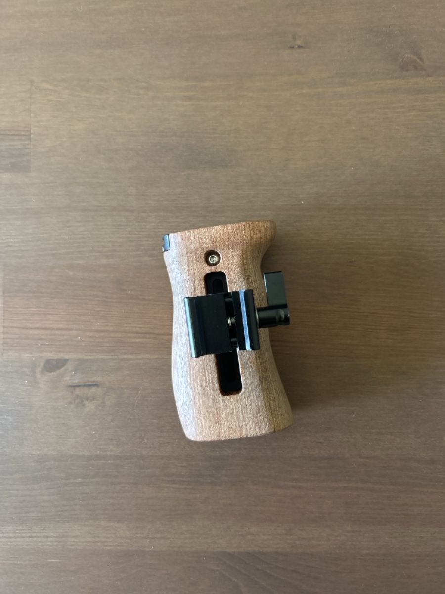 Smallrig Autres accessoires: SmallRig Holzhandgriff gebraucht – D'occasion à Ormalingen par Brid512 1