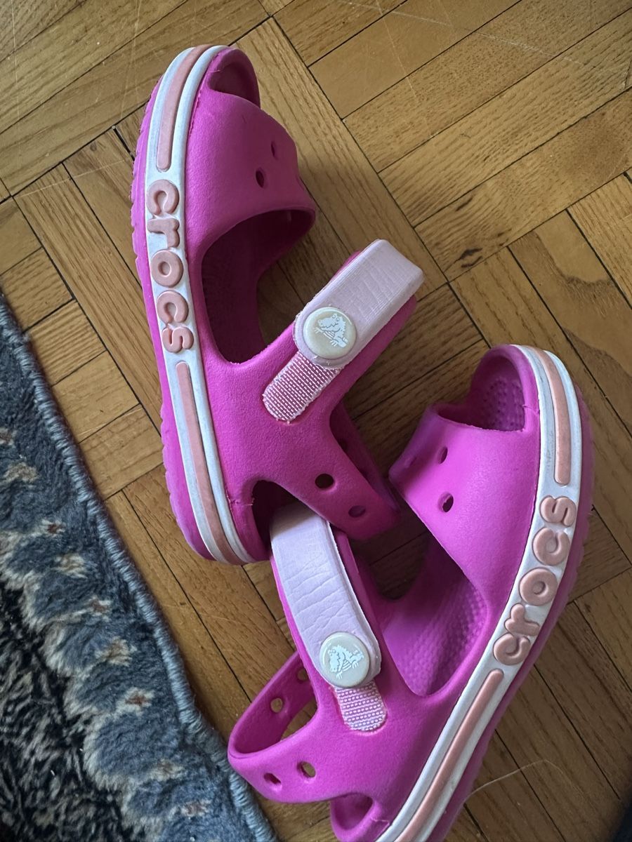 Crocs Chaussures garçon: Crocs sandale gr 22/23 – D'occasion à Uster par bek_v2ct 6