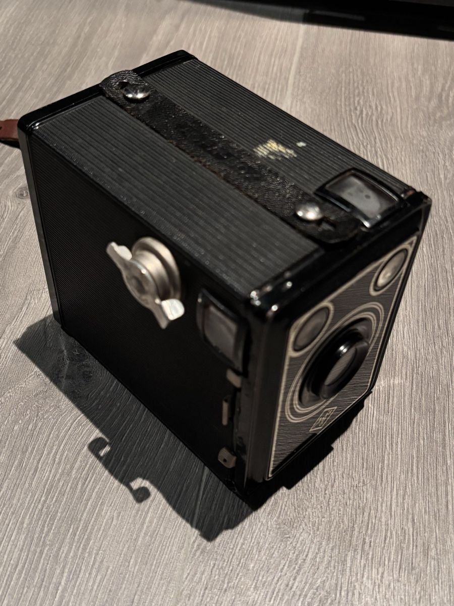 Fotocamera: Agfa Box Camera with Leather Case Used – Usato da La Chaux-de-Fonds venduto da joa_jk5g 2
