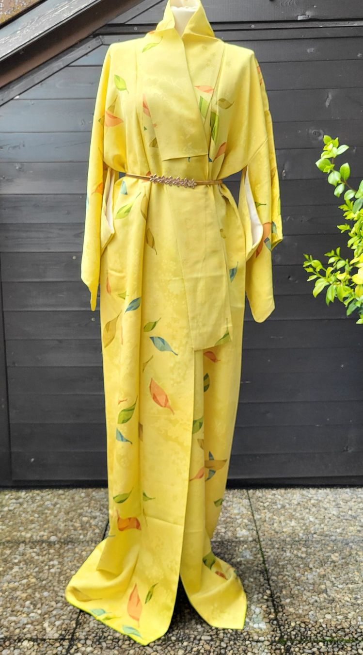 Kimono: Kimono jaune – Nuovo (secondo la descrizione) da Fribourg venduto da VictoriaShop7