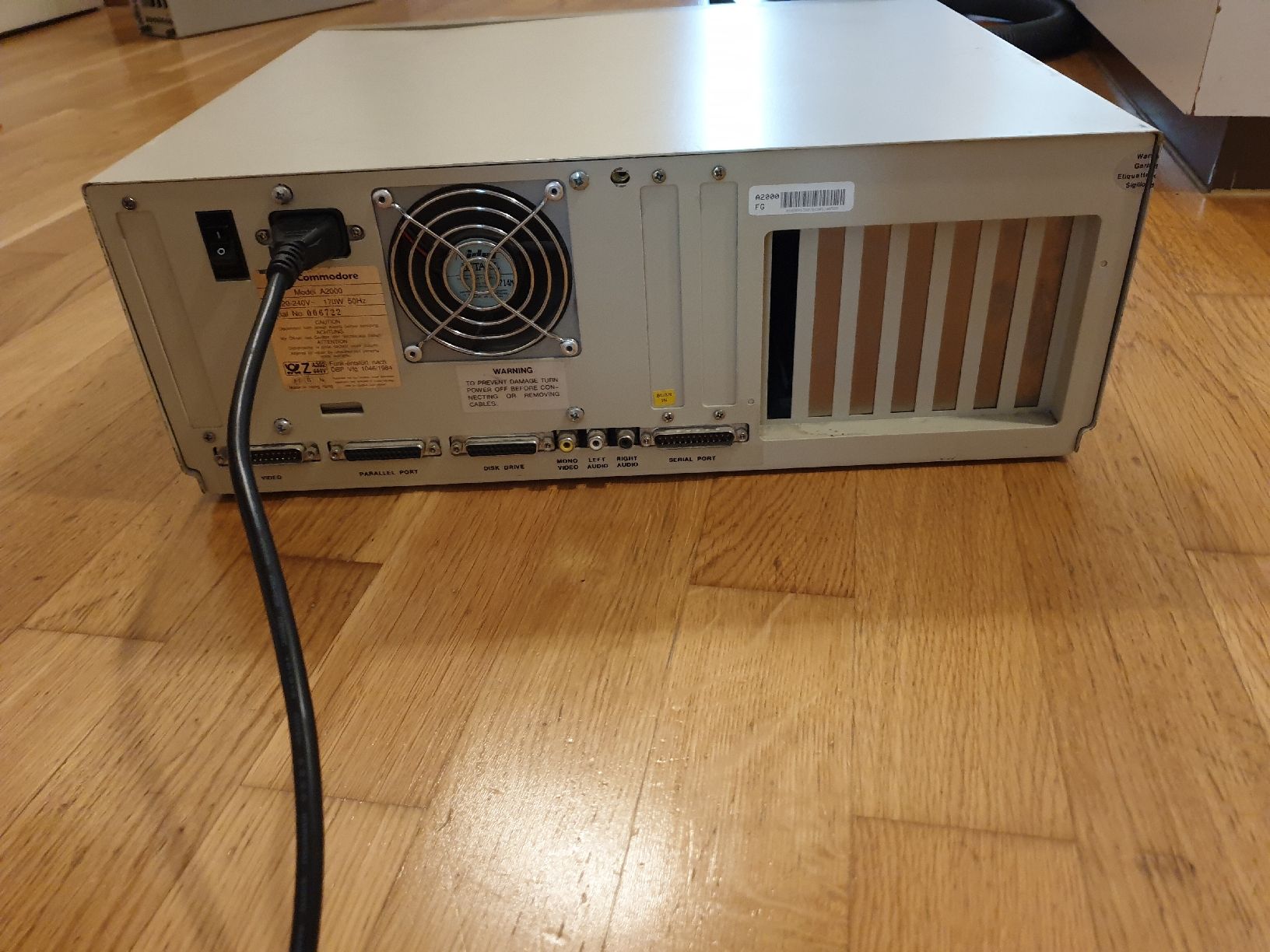 Commodore PCs: Commodore Amiga 2000 Computer für Sammler  – D'occasion à Ittigen par Ziok187 4