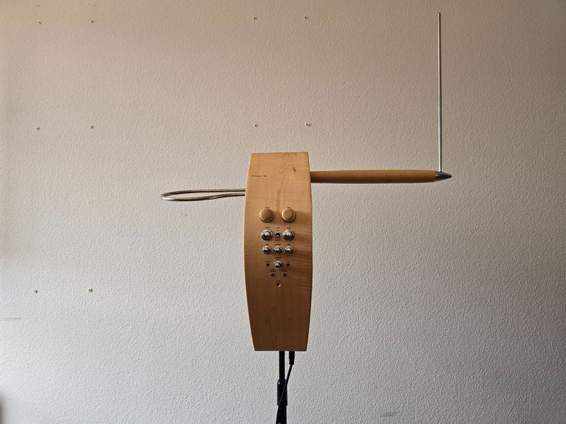 Moog Instruments de musique: Theremin Moog Etherwave Pro – D'occasion à Zug par musikundtechnik