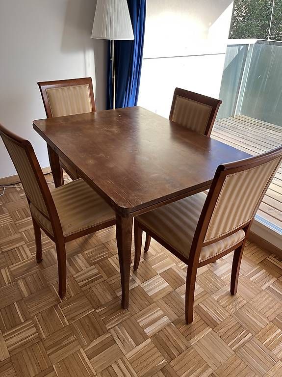 Set di tavolo e panche: Esstisch inklusive 4 Stühle – Usato da Worben venduto da rahel.bloch