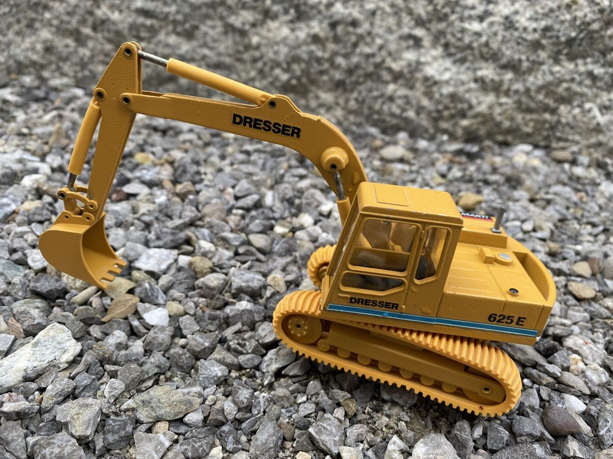 Conrad Kit di modellismo & Modellini statici: Modell Raupenbagger Dresser 625 E – Usato da Arch venduto da UrsusC46