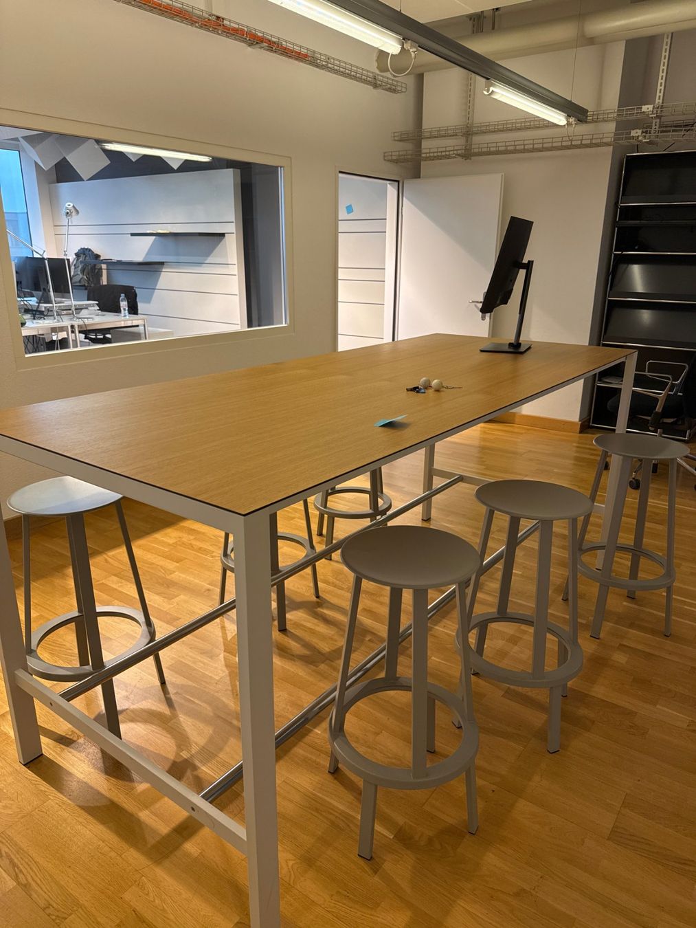 Tavoli: Stehtisch mit Holzplatte 240x105x100cm – Usato da Affoltern am Albis venduto da Zapro 2