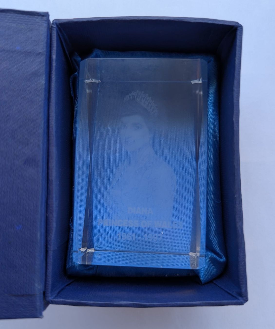 Statuette: Princess Diana Kristall Quader mit Box – Nuovo (secondo la descrizione) da Widnau venduto da angiel02 1