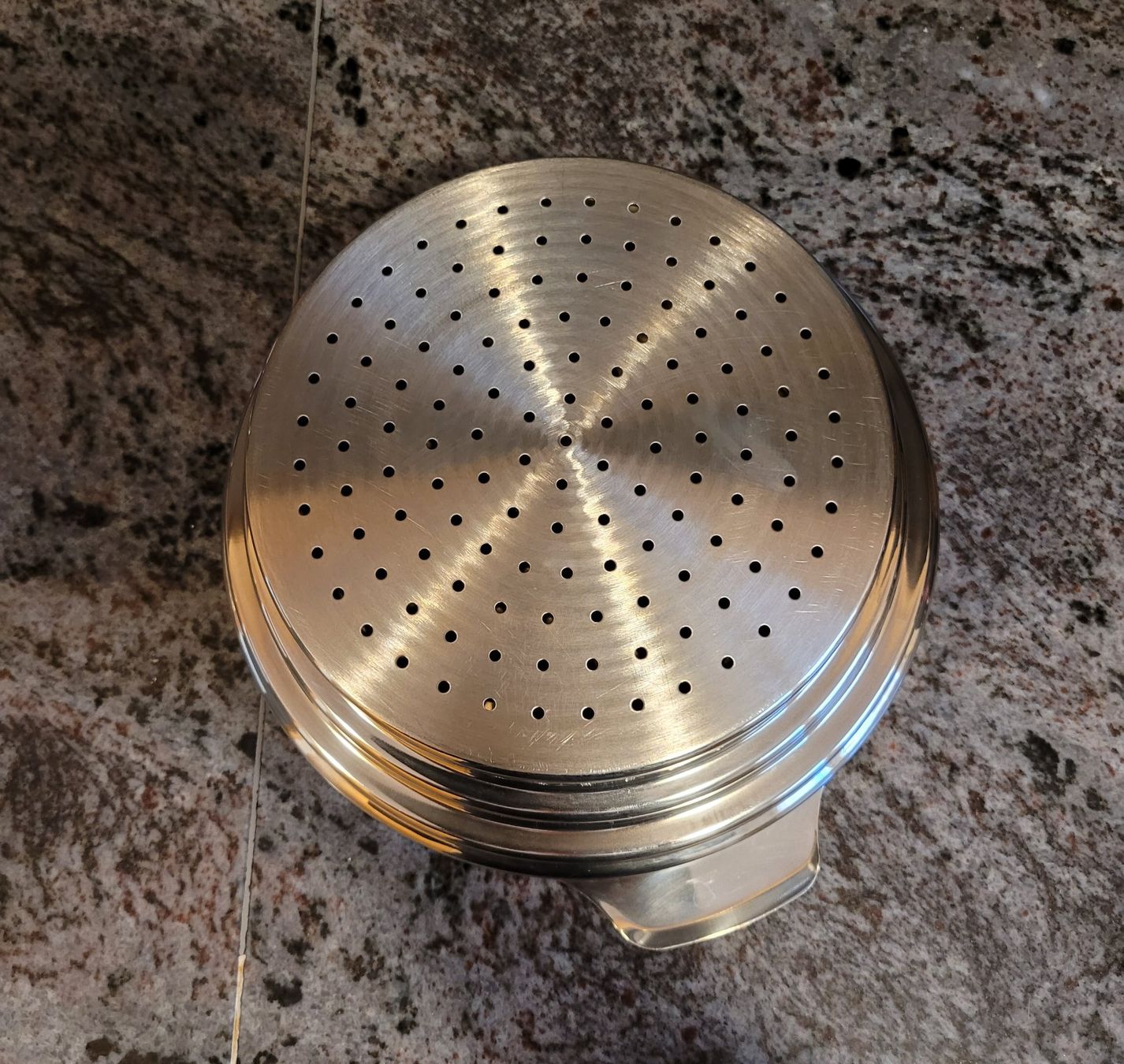 Sigg Casseroles: SIGG Kochtopf Edelstahl mit Sieb, Sieb Einsatz und Deckel – D'occasion à Dörflingen par tucson16 3