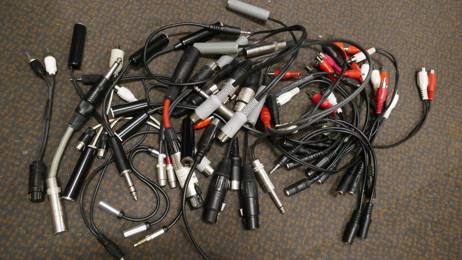 Cavi: Grosse Menge Audiostecker und Adapterkabel – Usato da Wenslingen venduto da FairlightCMI