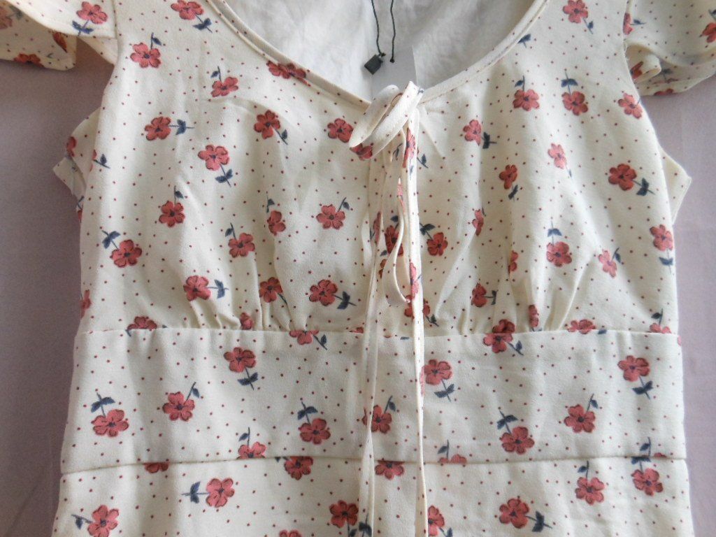 Zara Robes: Gr. 36 ZARA süsses Kleid creme Blümchen – D'occasion à Basel par FRAU.ZAUBER.MOND 2