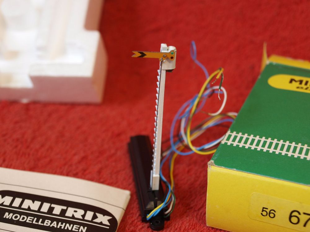 Signal Ferroviaire Trix Express Form 6704 (simple Aile) - Échelle HO, Courant Continu - Occasion En Bon état