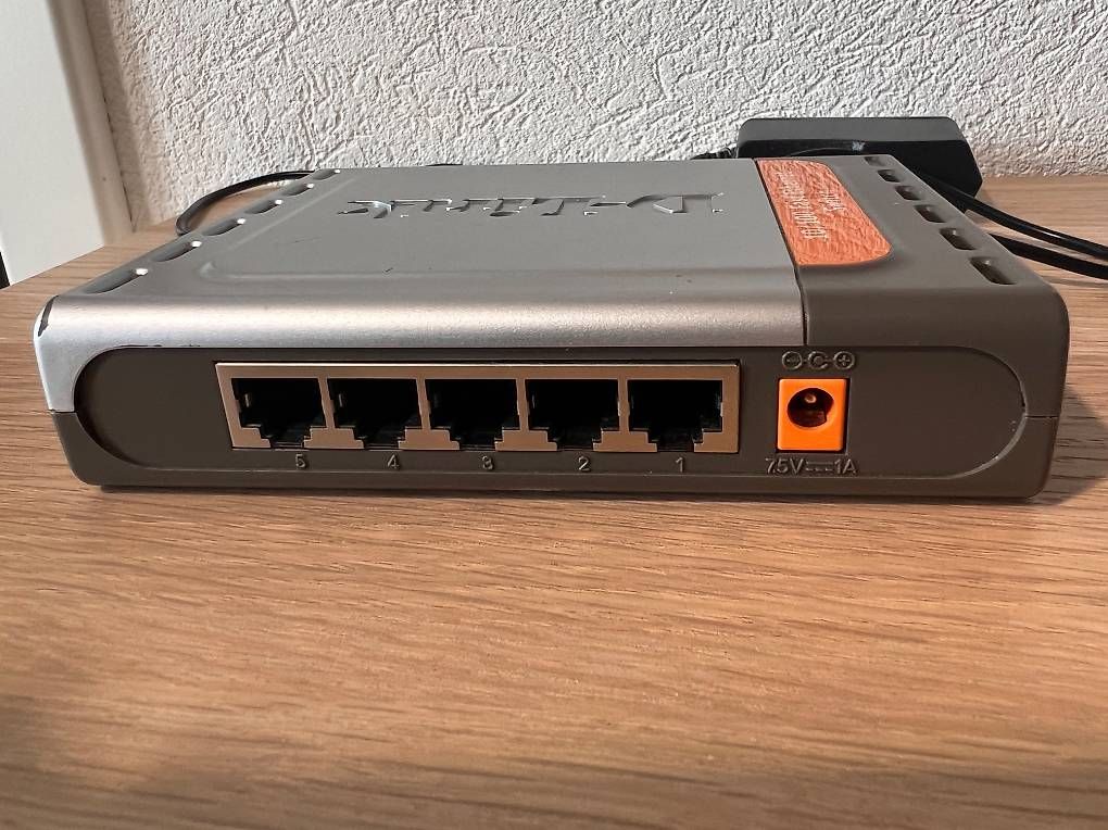 Hub & Switch: Switch D-Link DES-1005D 5 ports ethernet – Usato da Servion venduto da yma_n7pf 3