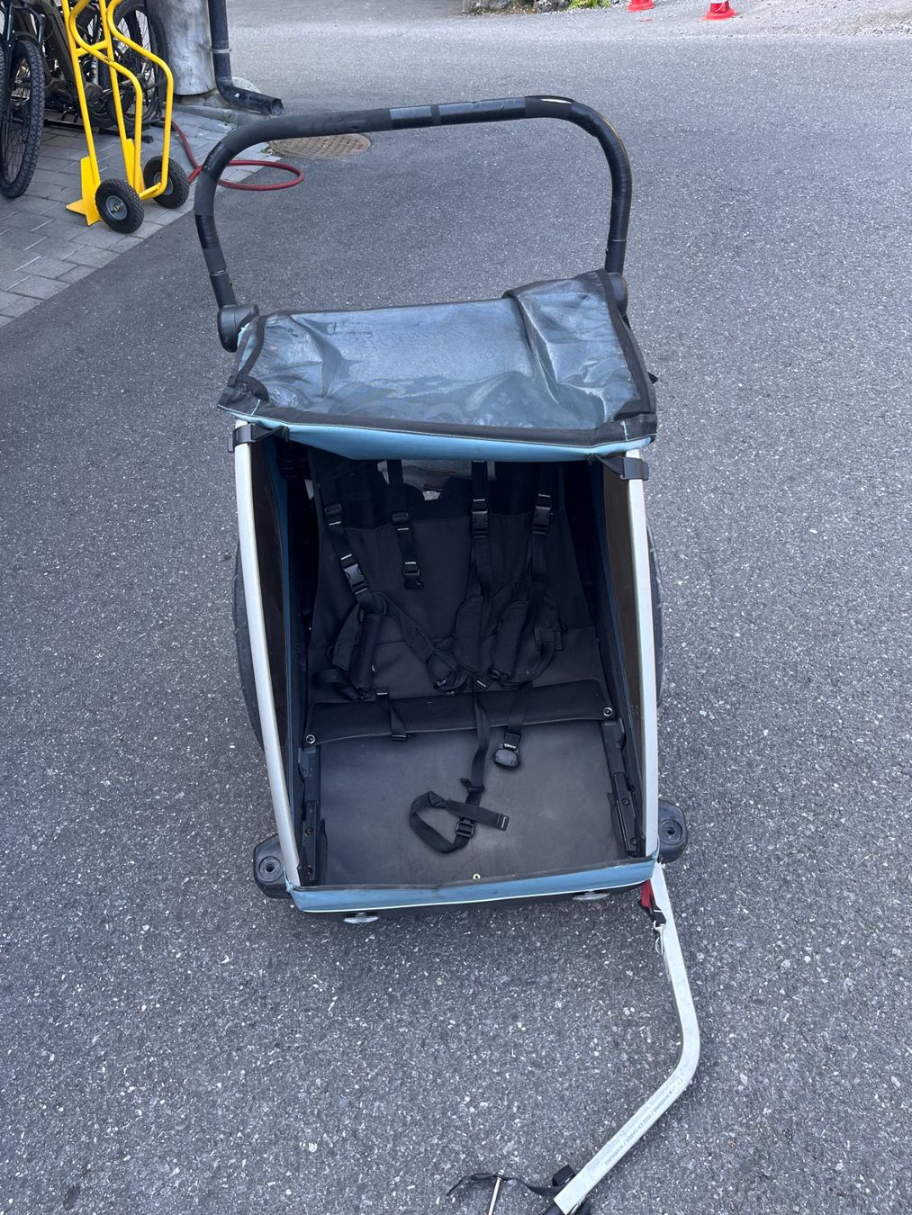 Thule Poussette: Thule Kinderanhänger – D'occasion à Lauterbrunnen par Imboden-Bike 1