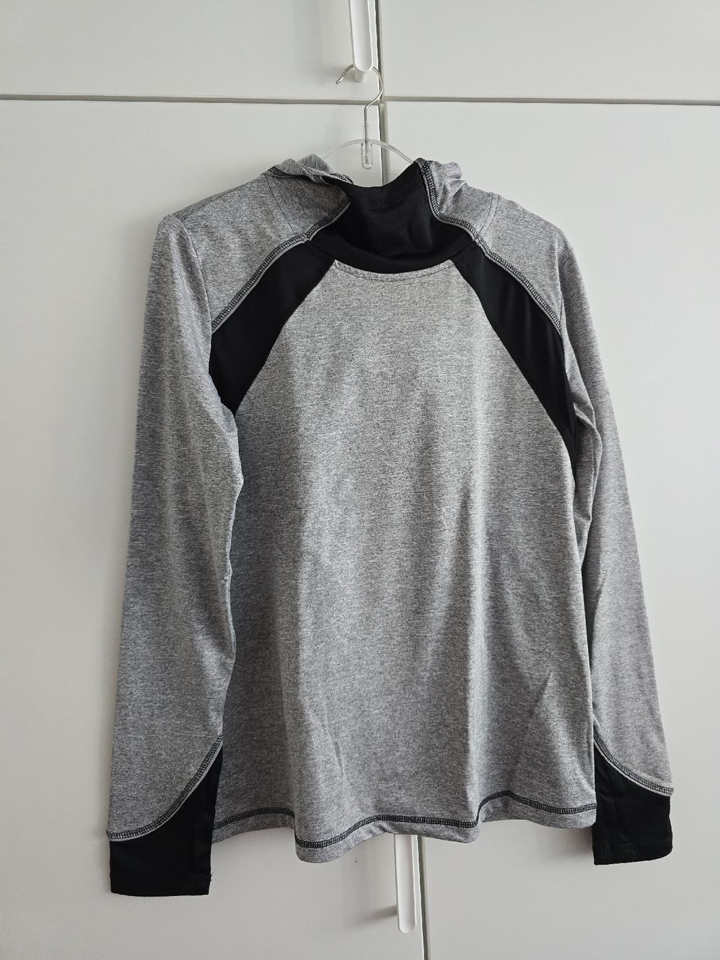 Maglioni & Felpe: Sport Hoodie - Grösse M – Usato da Rickenbach b. Wil venduto da Kth_v8