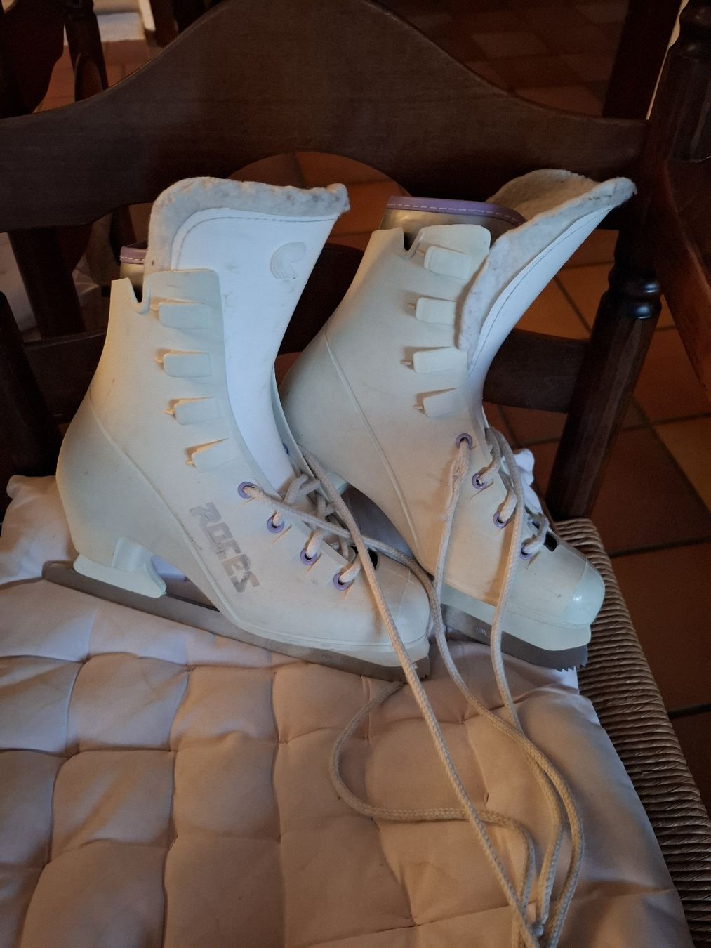 Patins à glace: Schlittschuhe Gr 34 – D'occasion à Hätzingen par Snoopi84