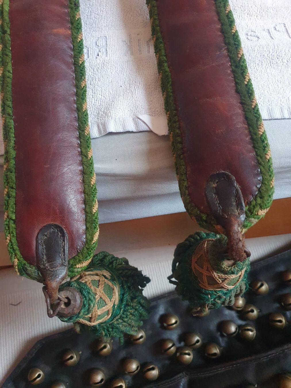 Glocken & Treicheln: 2 Schellenriemen – Gebraucht aus Basel von FirstClass4000 5