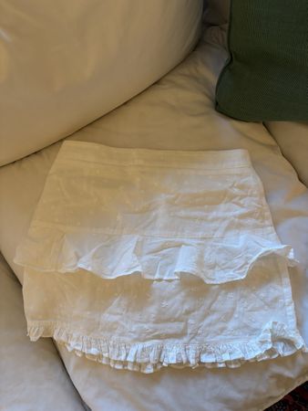 Mini skirt white ruffled star print