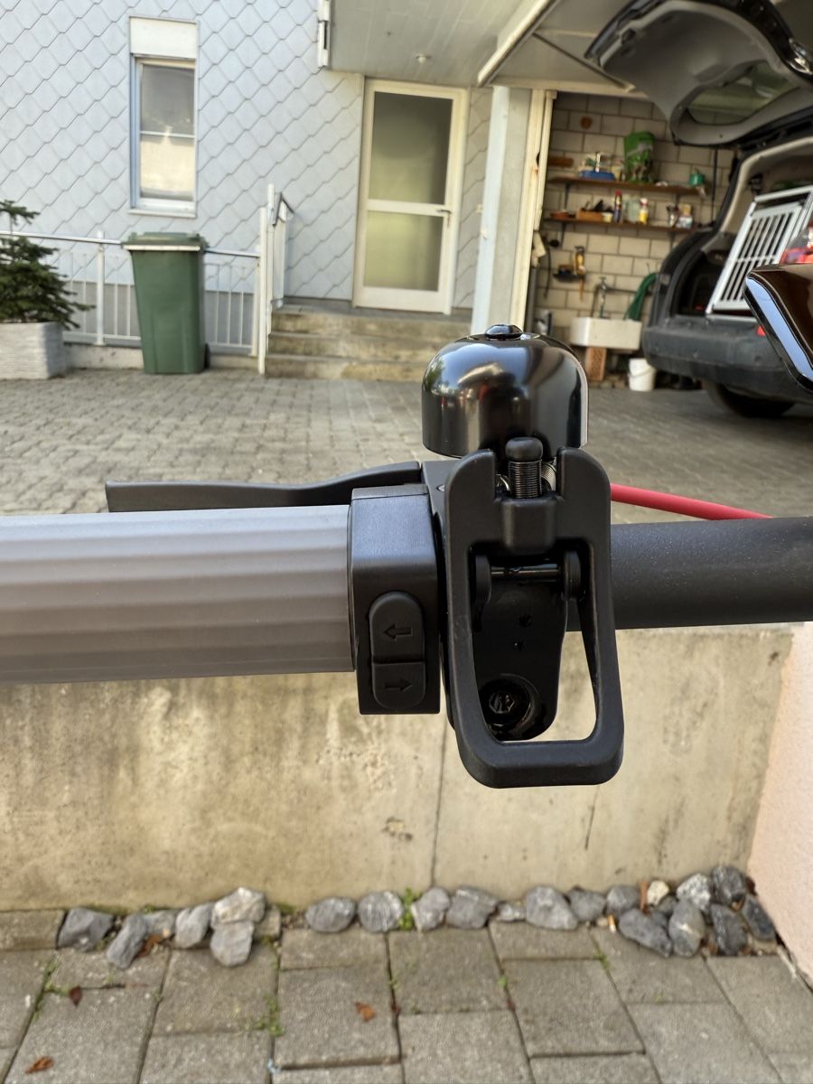 Kickboard: Navee V40i E-Scooter (E-Trottinet) mit Garantie – Nuovo (secondo la descrizione) da Niederglatt ZH venduto da ele_x8z5 8