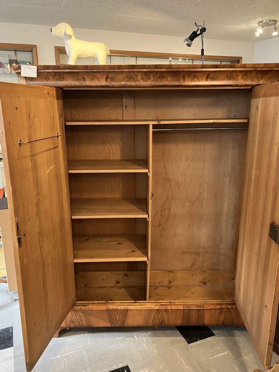 Armadi: Biedermeier Nussbaum Schrank +++ Aktion +++ – Usato da Erlenbach im Simmental! venduto da Simmentaler-Perlen 2