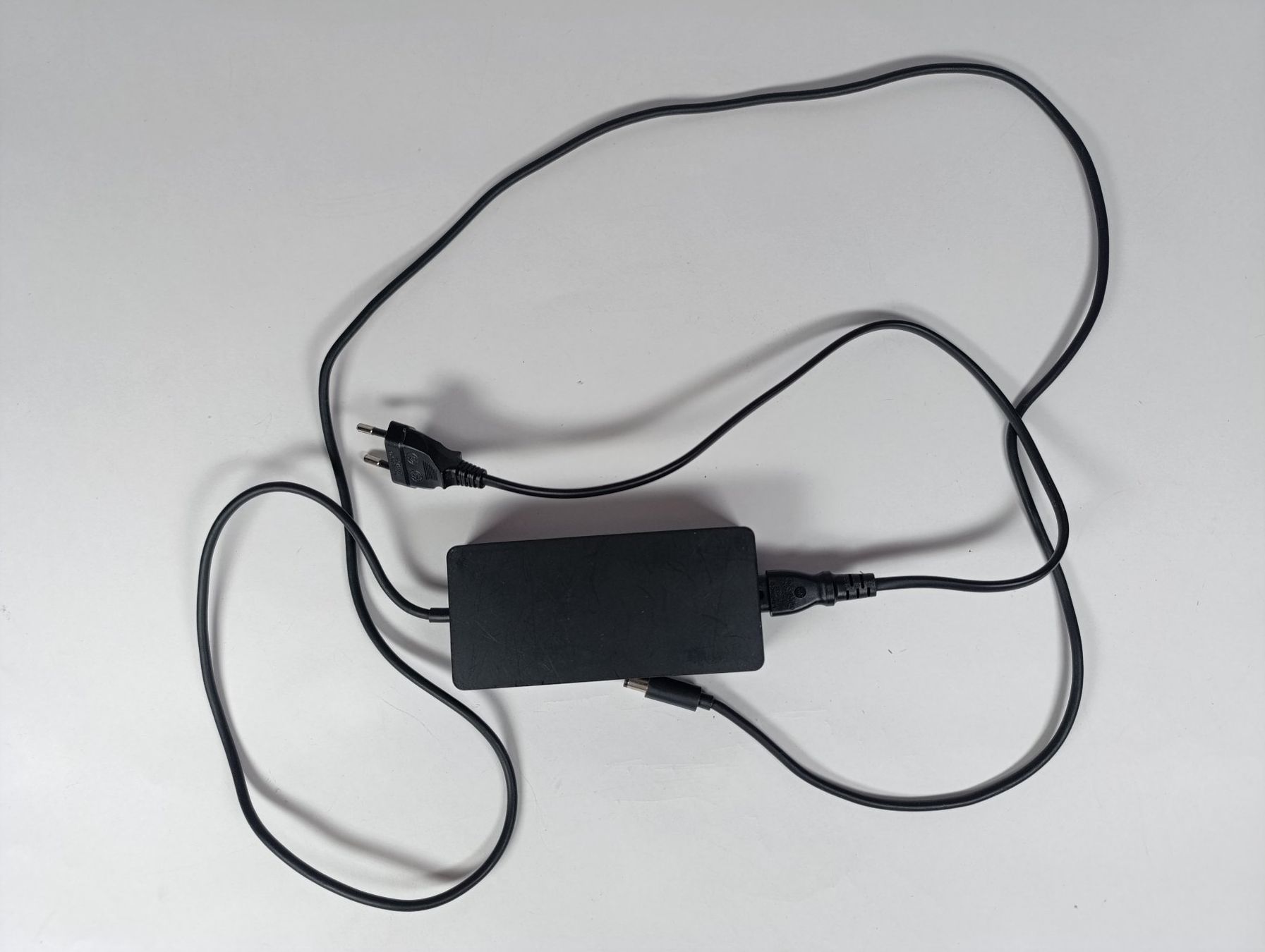 Microsoft Docking station: Docking station 1661 + alimentation pour Microsoft Surface – D'occasion à Thielle par Plusvalue_Neuchatel 5