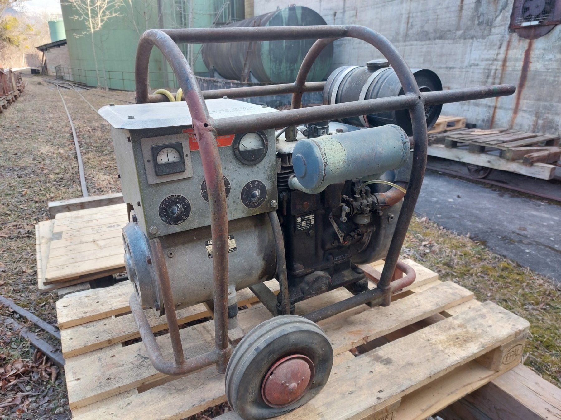 Generatori di corrente: Notstromgruppe/ Stromerzeuger/ Generator Motwatt 6KVA – Usato da Landquart venduto da Tractospeed01