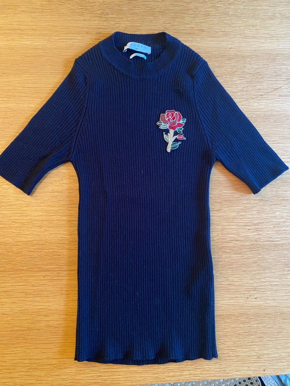 Sandro T-shirt: Edles Shirt von Sandro aus Wolle – Usato da Zürich venduto da leo.a 2