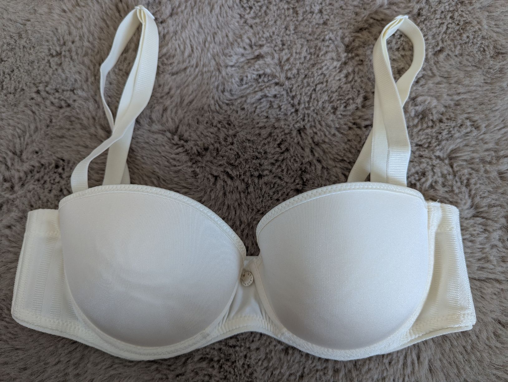 Chantelle Altra biancheria intima: soutien gorge Chantelle 75A – Nuovo (secondo la descrizione) da Montreux venduto da dem_gyt9