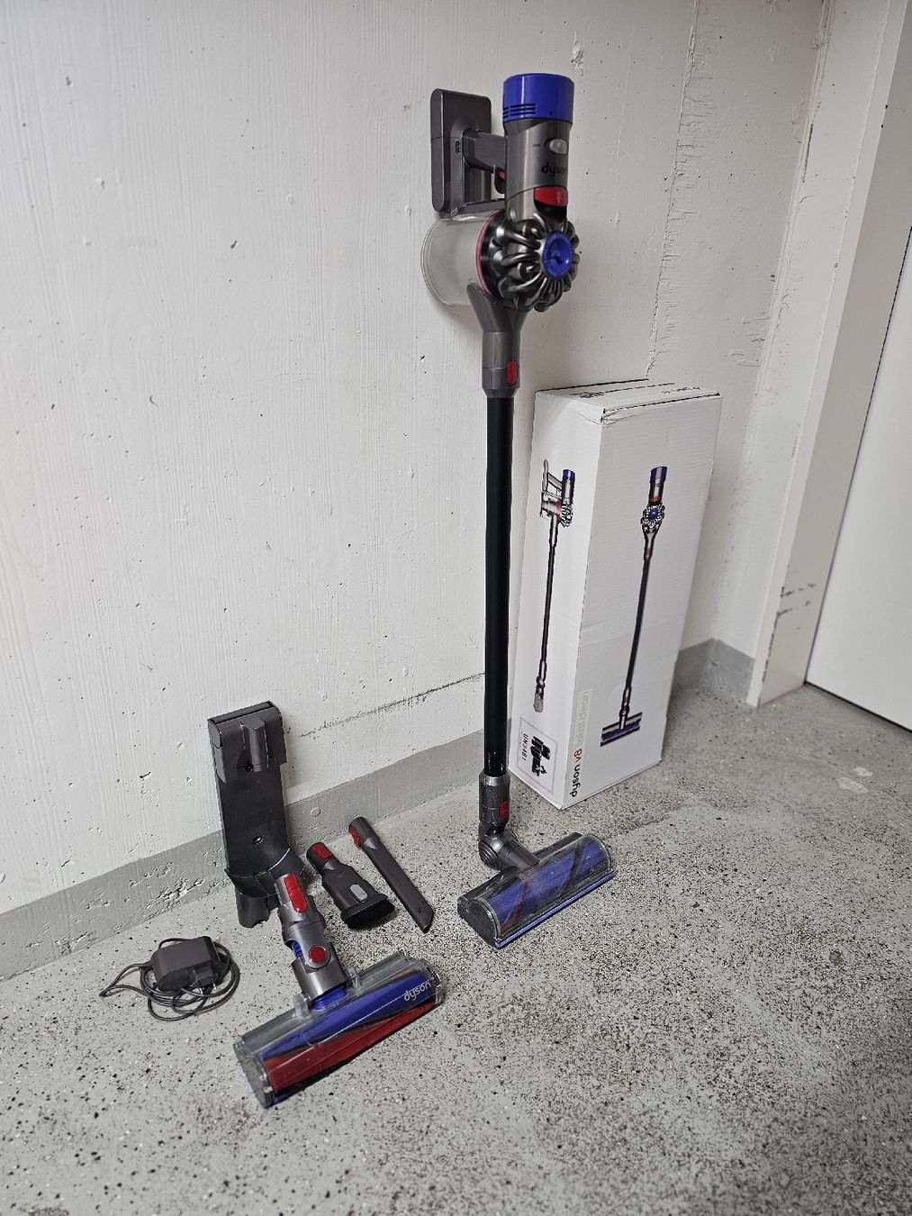 Dyson Aspirapolveri & Accessori: Dyson V8 Total Clean – mit Originalverpackung – Usato da Fahrwangen venduto da LukNB
