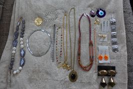 1 schönes 22 teiliges Modeschmuck Set