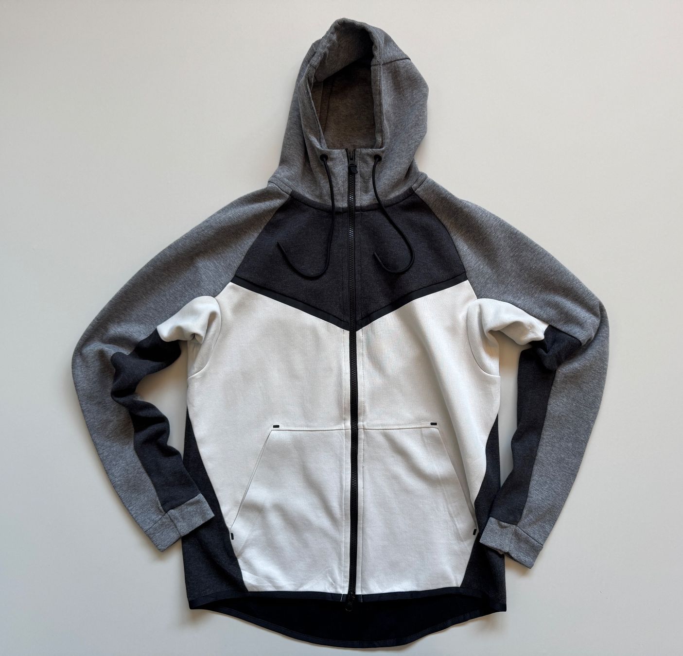 Nike Giacche: Nike Tech Fleece Windrunner Hoodie MEN M – Usato da Neuchâtel venduto da _Easy_to_Find_
