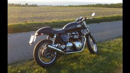 Triumph Thruxton 900