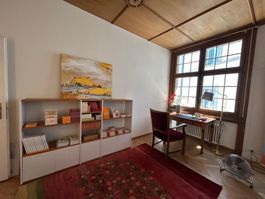 Schöne Regalwand mit viel Stauraum für Bestseller! 📚48
