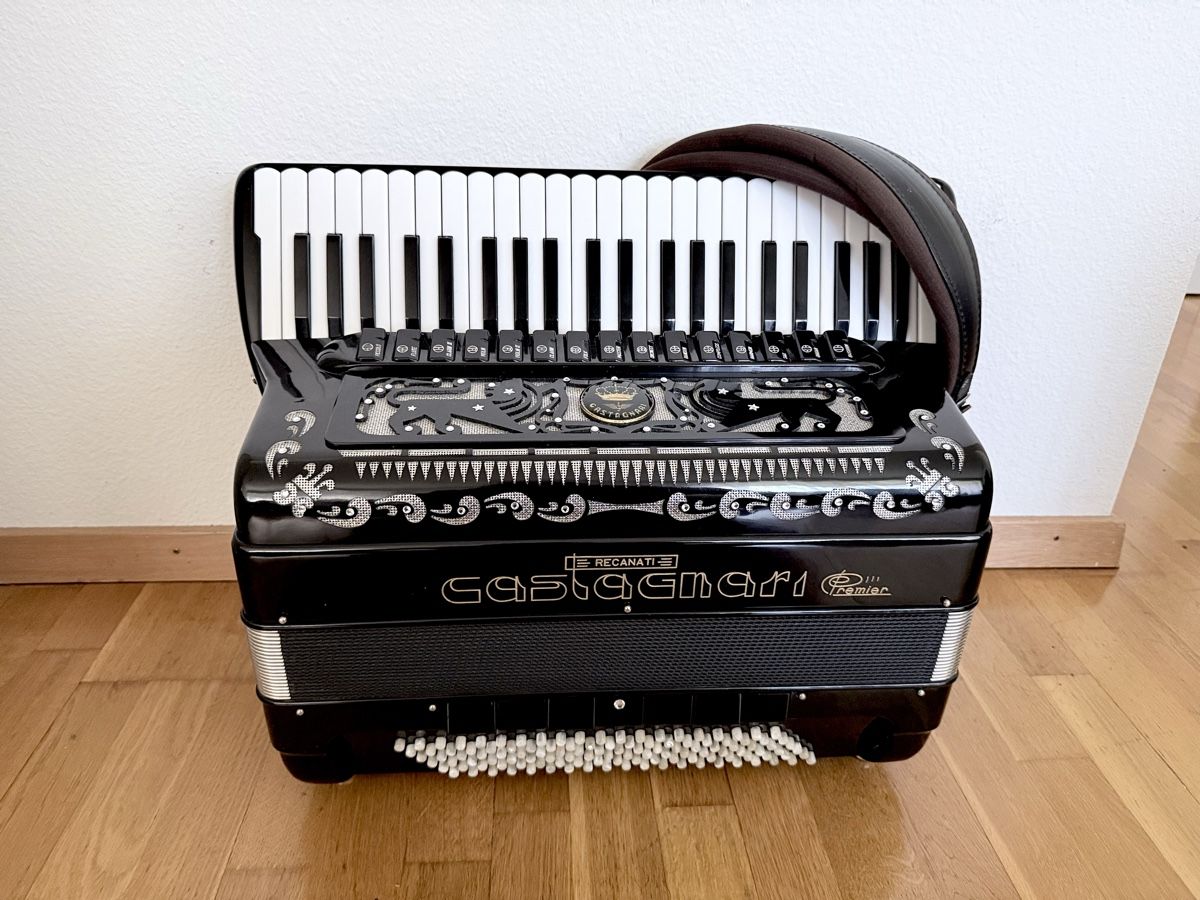 Strumenti musicali: Akkordeon  – Usato da Langnau am Albis venduto da dri_59xr