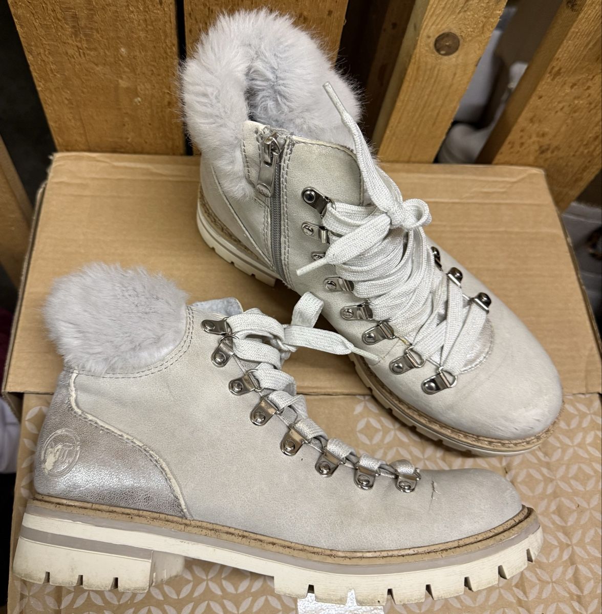 Scarpe da donna: Winterstiefel mit Fell, grau, Gr. 40, Grau – Usato da Basel venduto da AninaAti 5