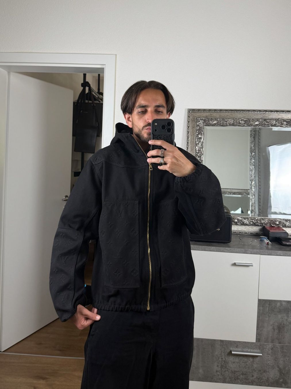 Louis Vuitton Jacken: Louis Vuitton Denim Monogram Hooded Carpenter Work Jacket – Gebraucht aus Biel/Bienne von sami0788480082 1