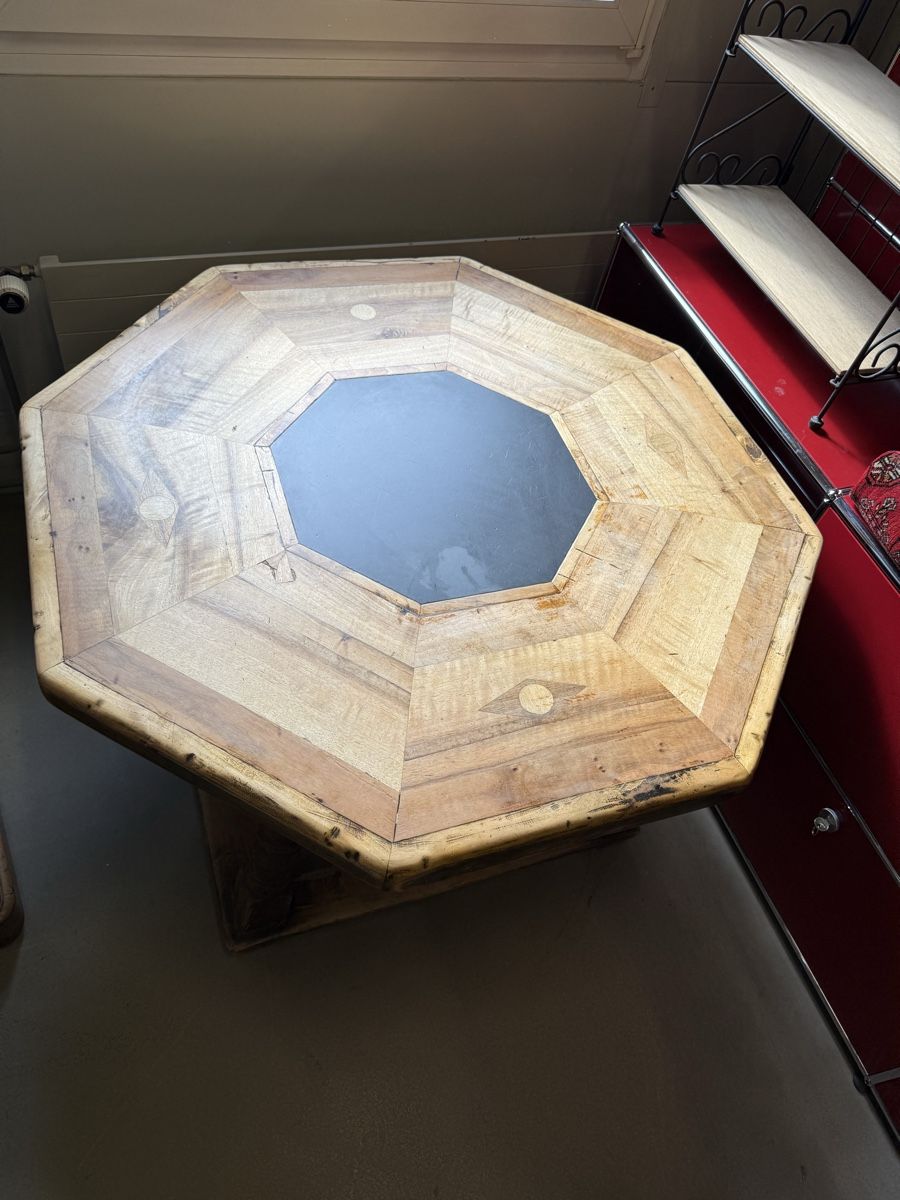 Tavoli: Antiker Tisch, massiv Holz, achteckig, – Usato da Strengelbach venduto da RaenAntikDesign 3