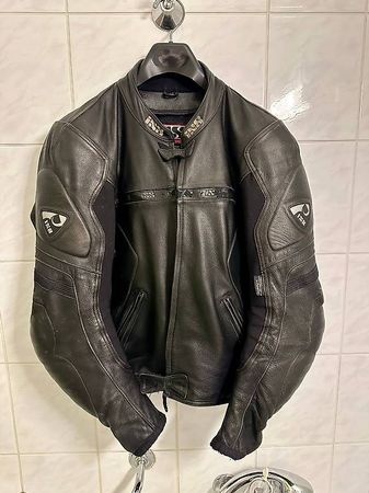 Blouson & pantalon moto cuir IXS