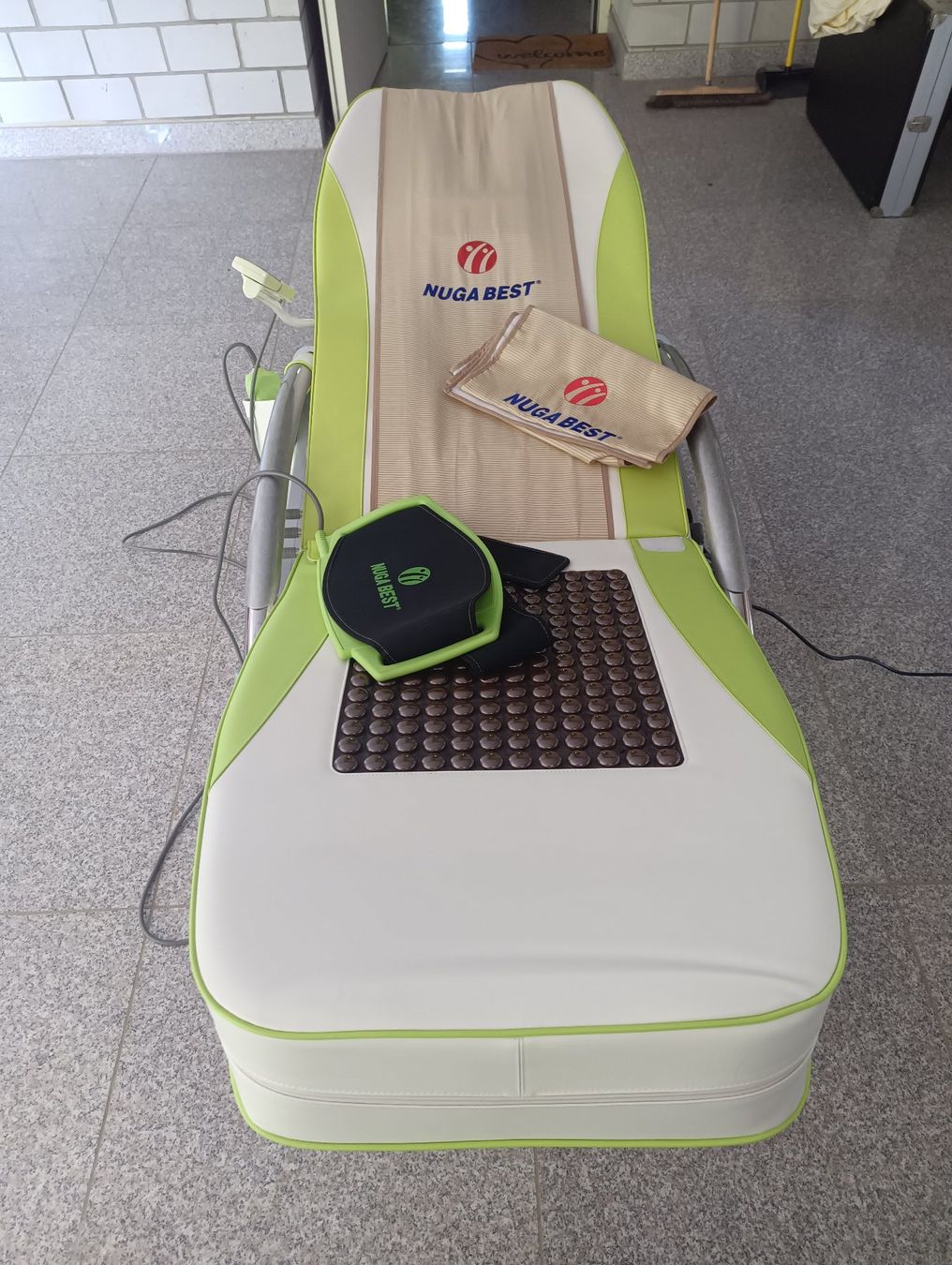 Dispositivi per massaggi: Nuga Best Massageliege – Usato da Diessenhofen venduto da Sesqui 8