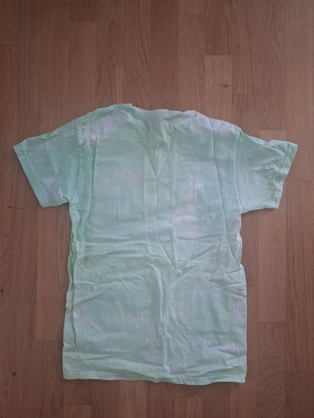 T-shirt: Batik T-Shirt – Usato da Luzern venduto da gab_726g 1
