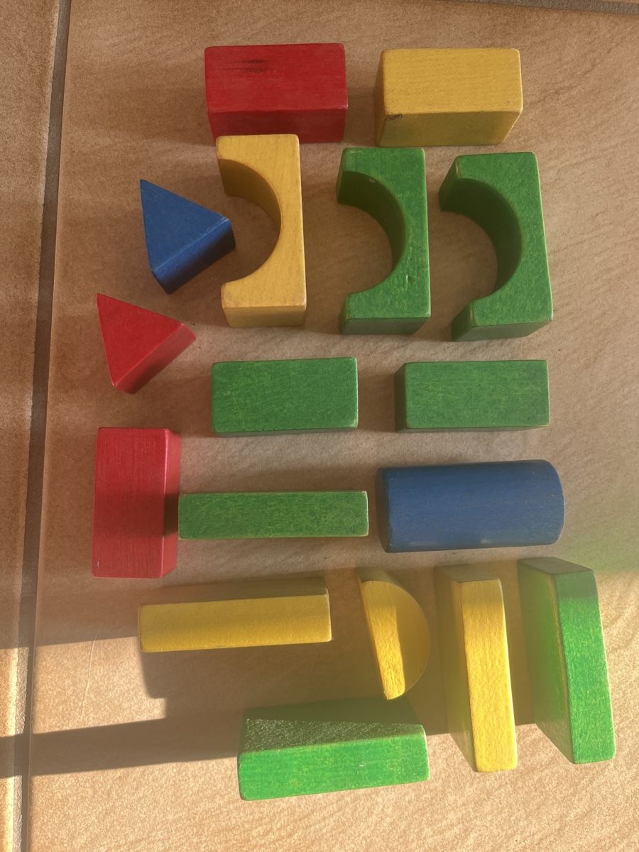 Baukästen: Lot de bloc de construction en bois coloré – Gebraucht aus Vernayaz von Darkfrost