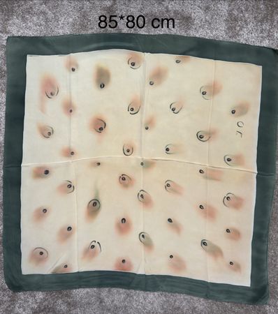 Foulard en soie vintage – 85 x 80 cm