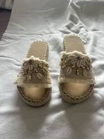 Sommerschuh mit Muschel Beige