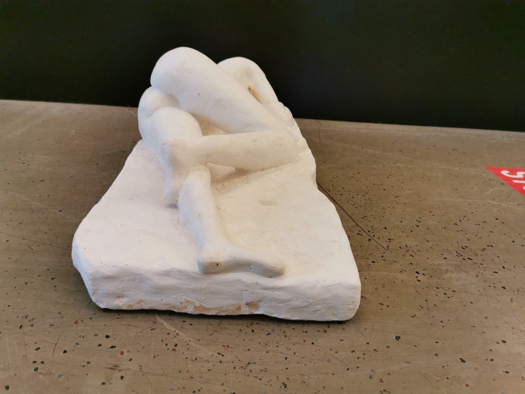 Sculture & Statue: Liegende Frau Gips – Usato da Zürich venduto da ZuercherBrockenhaus 7