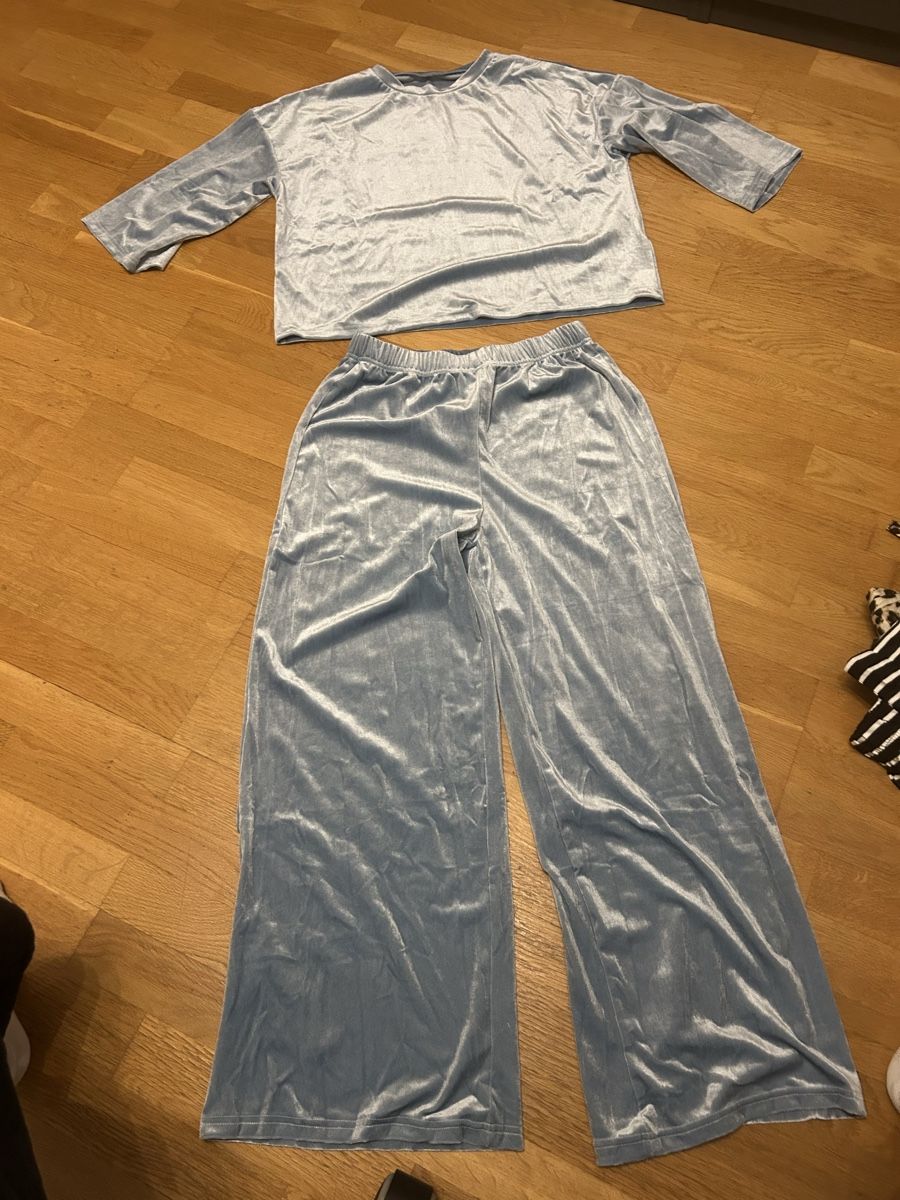 Pantaloni: Schöne Hose und Pulli gr m neu – Nuovo (secondo la descrizione) da Allschwil venduto da selake990673