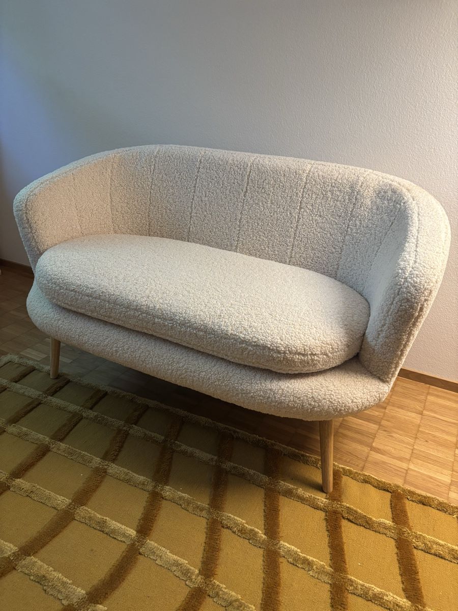 Sofas: Bouclé Sofa Creme – Teddy Look 2-Sitzer – Gebraucht aus Zürich von Eves.vintage.element