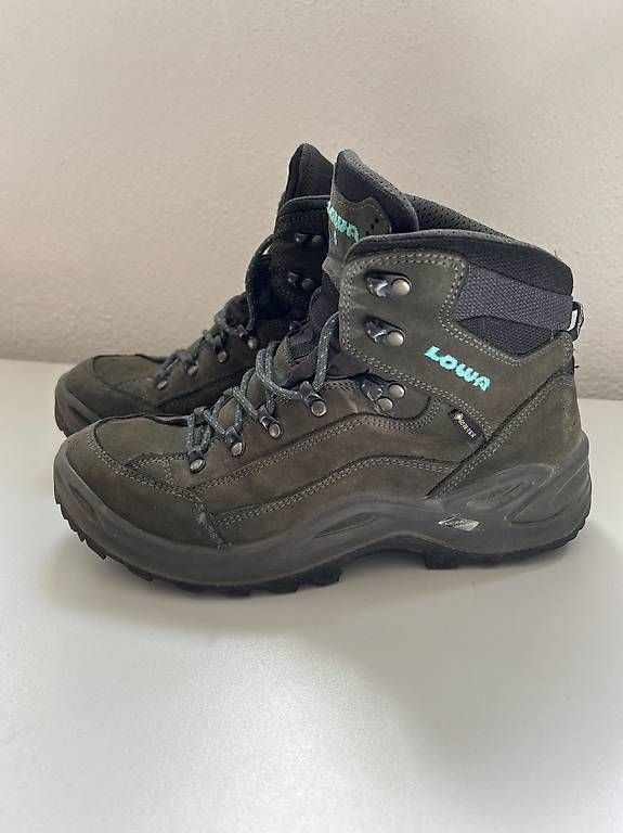 Scarpe da donna: Lowa Wanderschuhe Gr. 41 – Usato da Herisau venduto da knustine